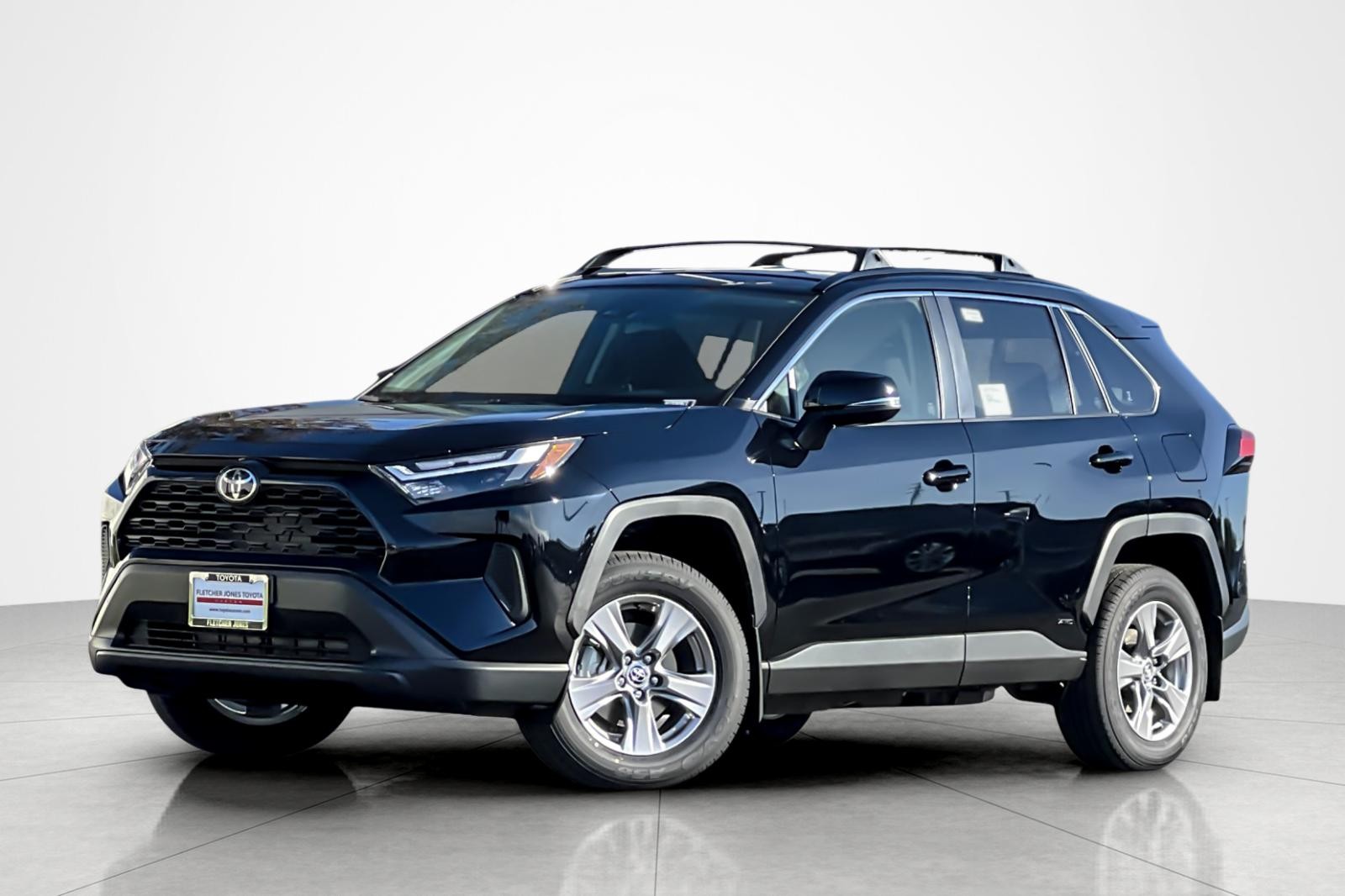 2025 Toyota RAV4 LE's photo