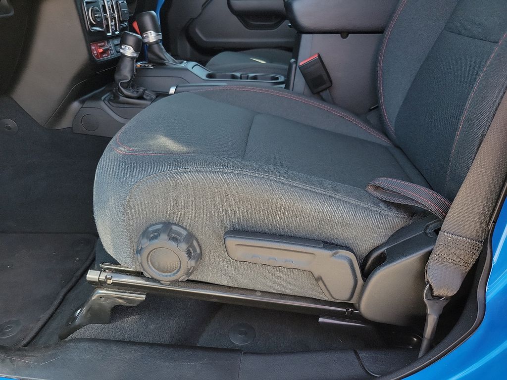 2024 Jeep Wrangler Rubicon photo 12