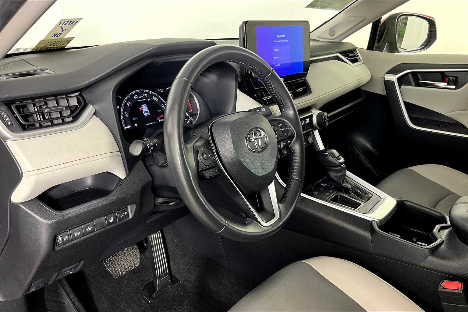 2023 Toyota RAV4 XLE Premium photo 12