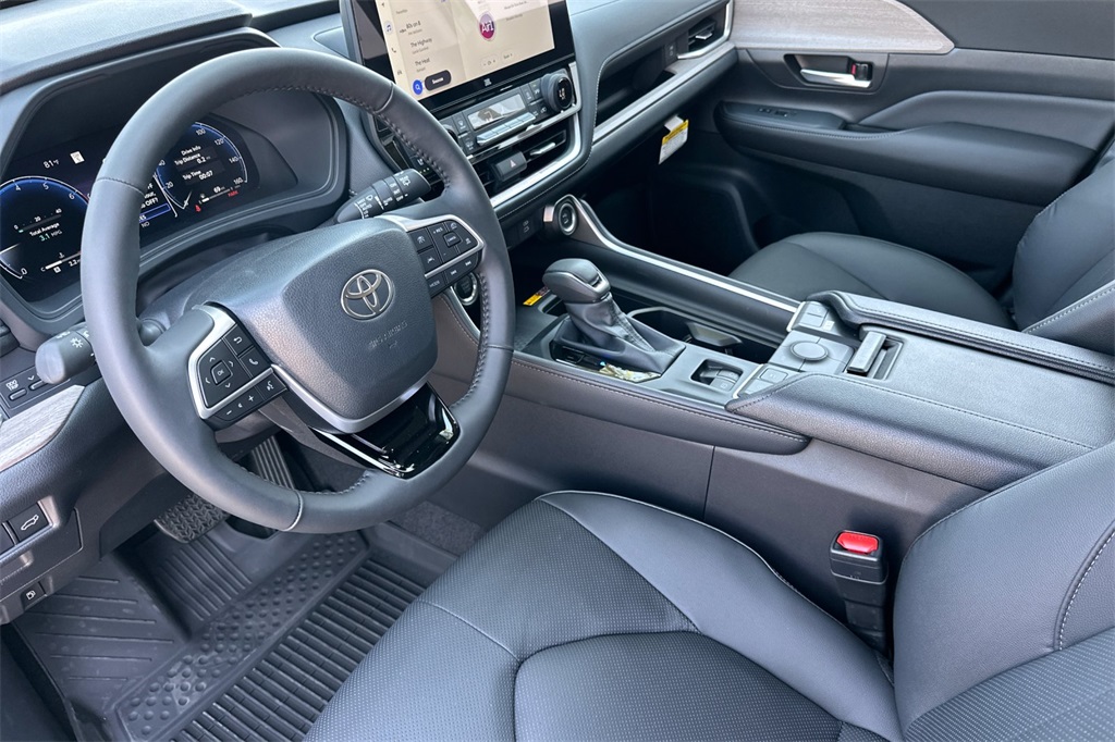 2025 Toyota Grand Highlander Limited AWD photo 10