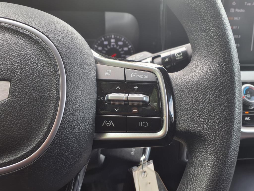 2022 Kia Sorento LX photo 17