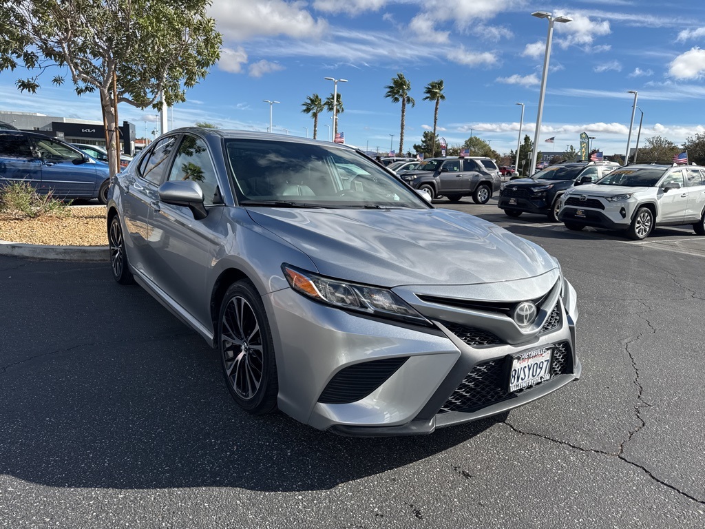 2020 Toyota Camry SE photo 4