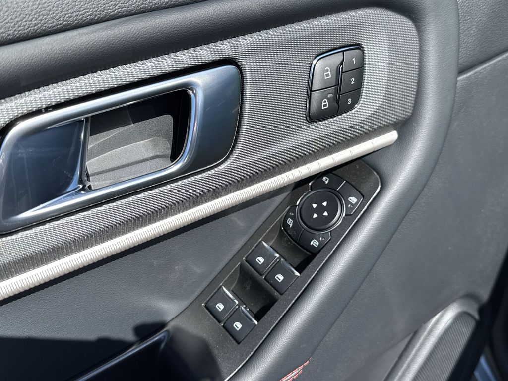 2025 Ford Explorer ST-Line photo 12