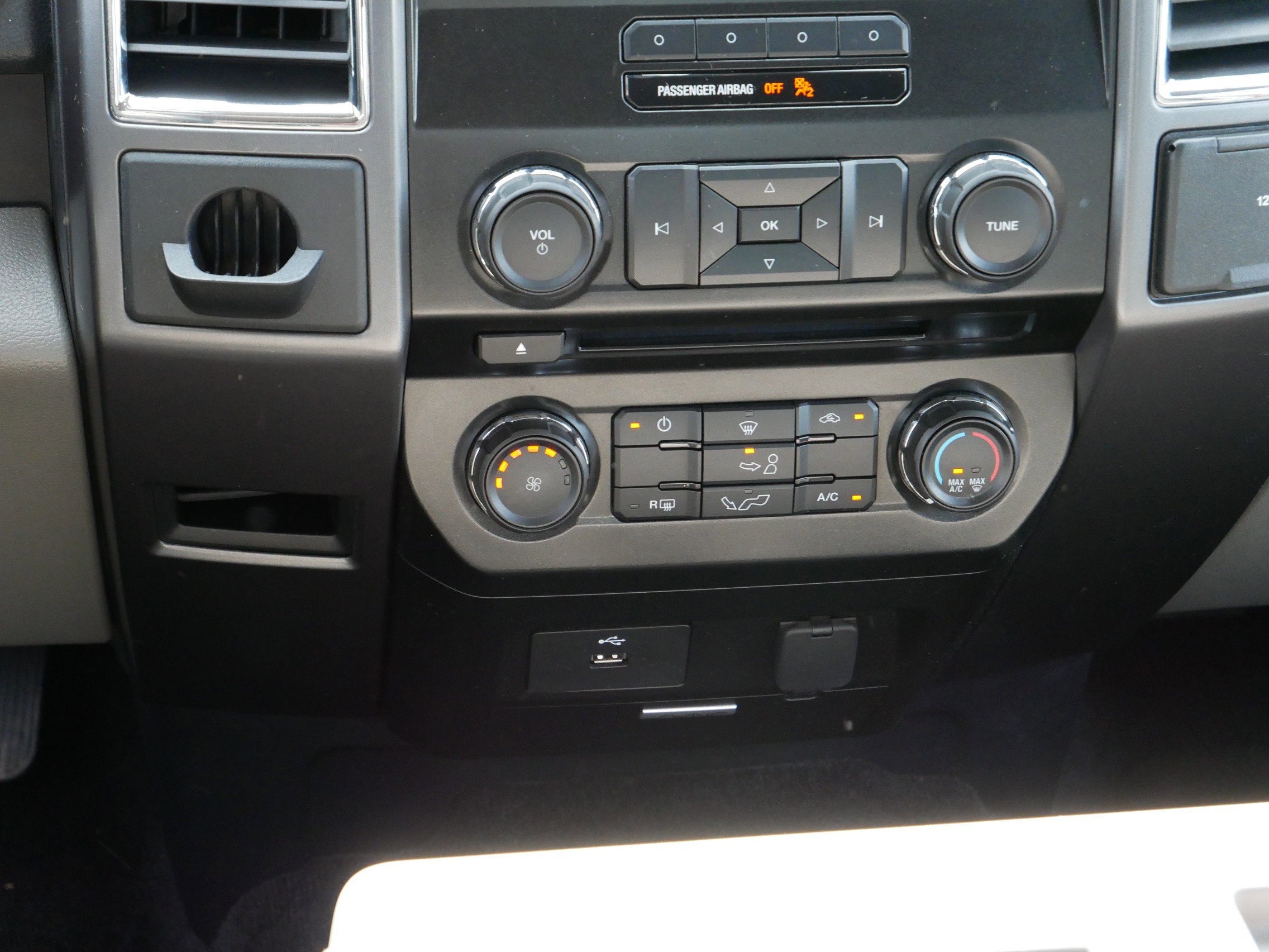 2016 Ford F-150 XLT photo 14