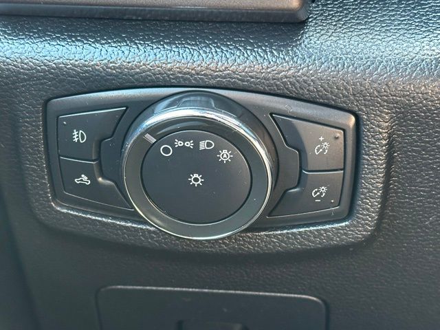 2016 Ford F-150 XLT photo 17
