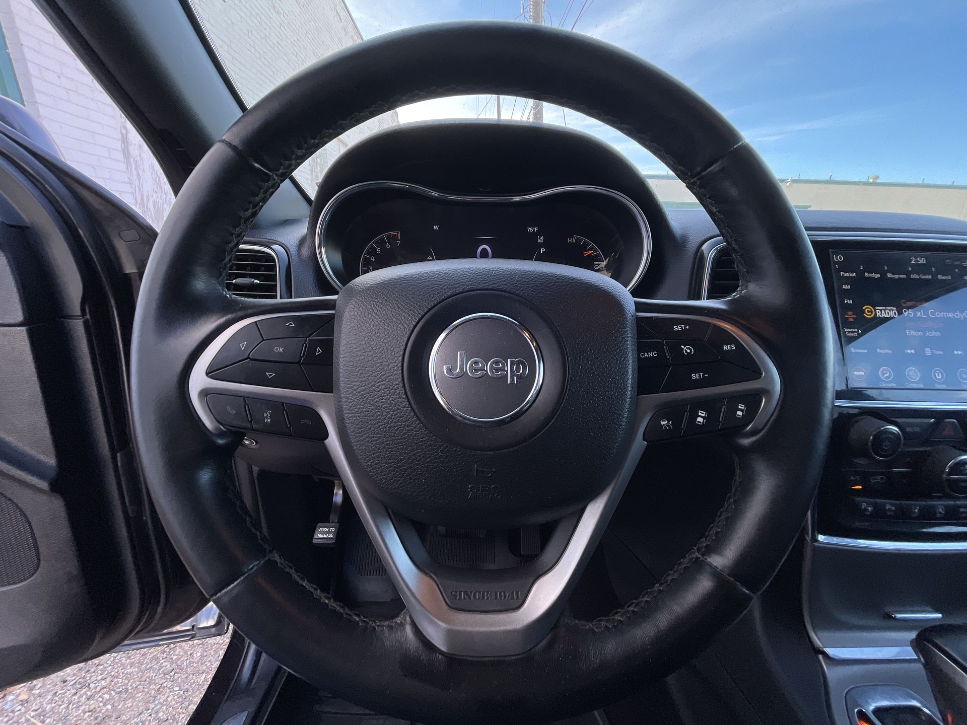2021 Jeep Grand Cherokee Anniversary Edition photo 11