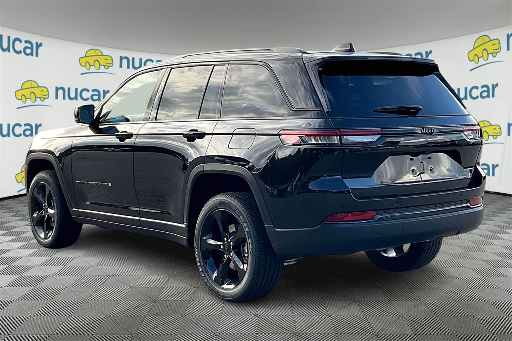 2025 Jeep Grand Cherokee Laredo Altitude photo 4