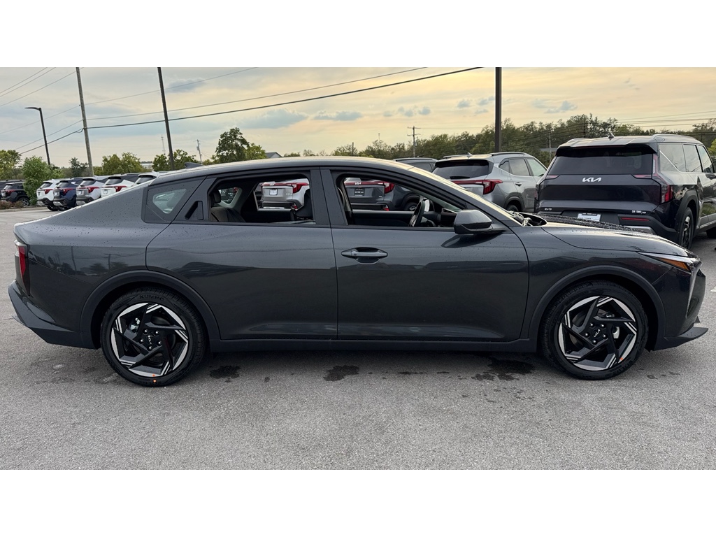 2025 Kia K4 EX photo 2