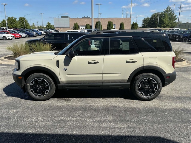 2025 Ford Bronco Sport Outer Banks photo 2
