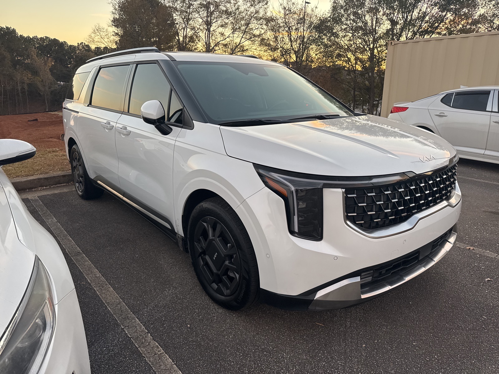 2025 Kia Carnival SX's photo