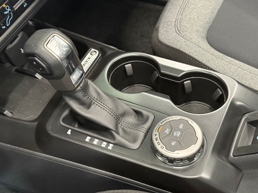 2025 Ford Bronco Base photo 18