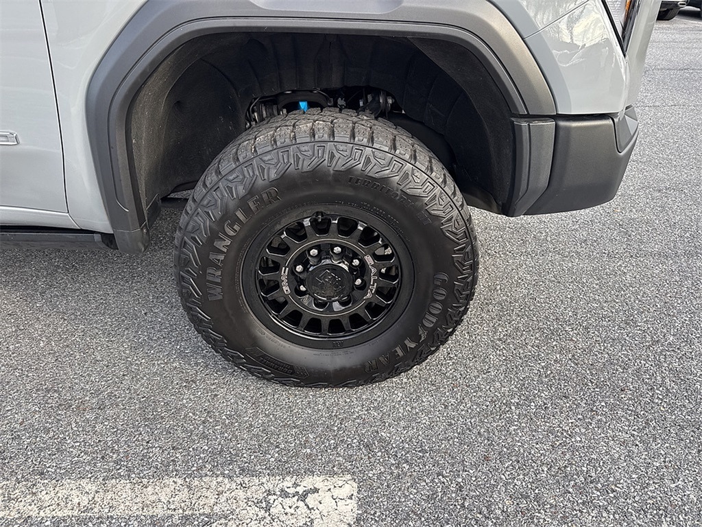 2025 Gmc Sierra AT4X photo 2