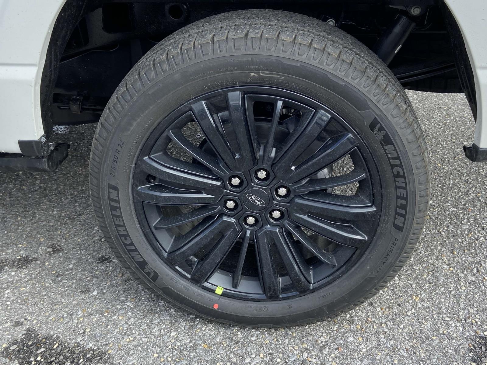 2025 Ford F-150 Platinum photo 4