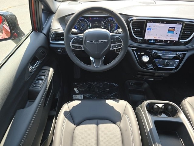 2026 Chrysler Pacifica photo 3