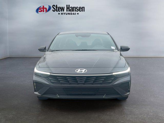 2025 Hyundai Elantra SEL Sport photo 7