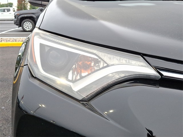 2017 Toyota RAV4 LE photo 13