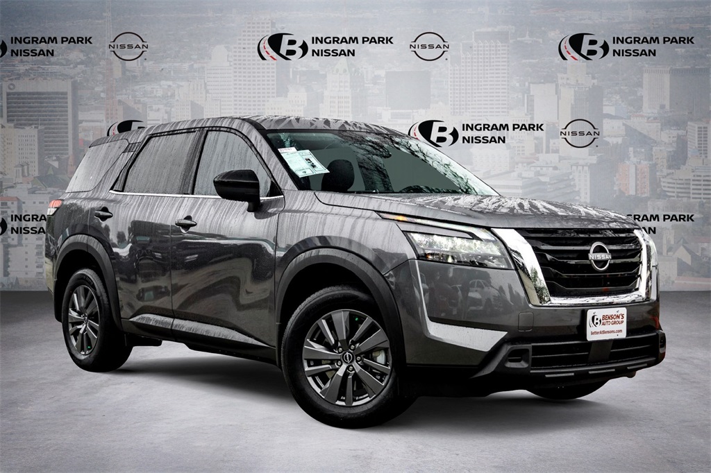 2025 Nissan Pathfinder S's photo