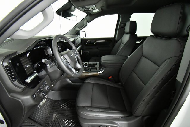 2026 Chevrolet Silverado 1500 RST photo 4