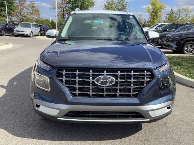 2026 Hyundai Venue SEL photo 2