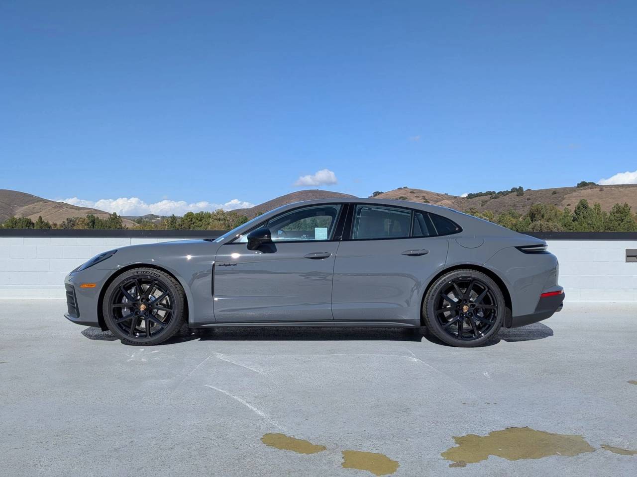 2026 Porsche Panamera E-Hybrid 4 photo 2