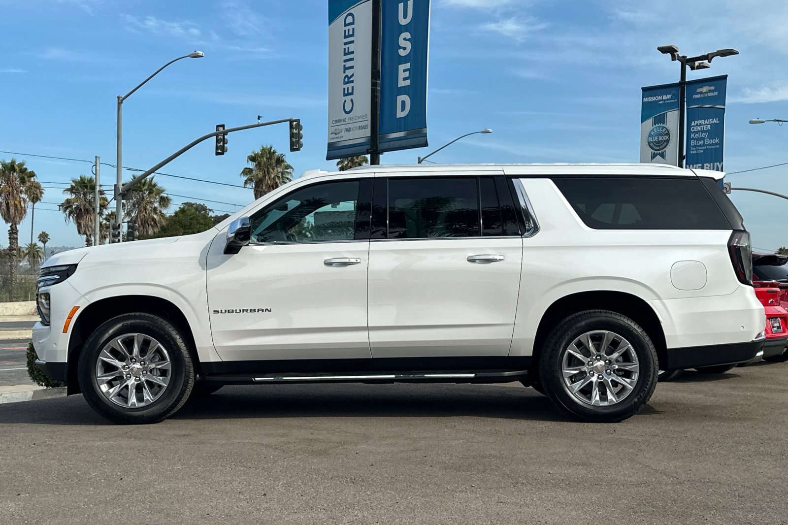2025 Chevrolet Suburban Premier photo 3
