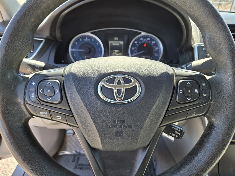 2017 Toyota Camry LE photo 12