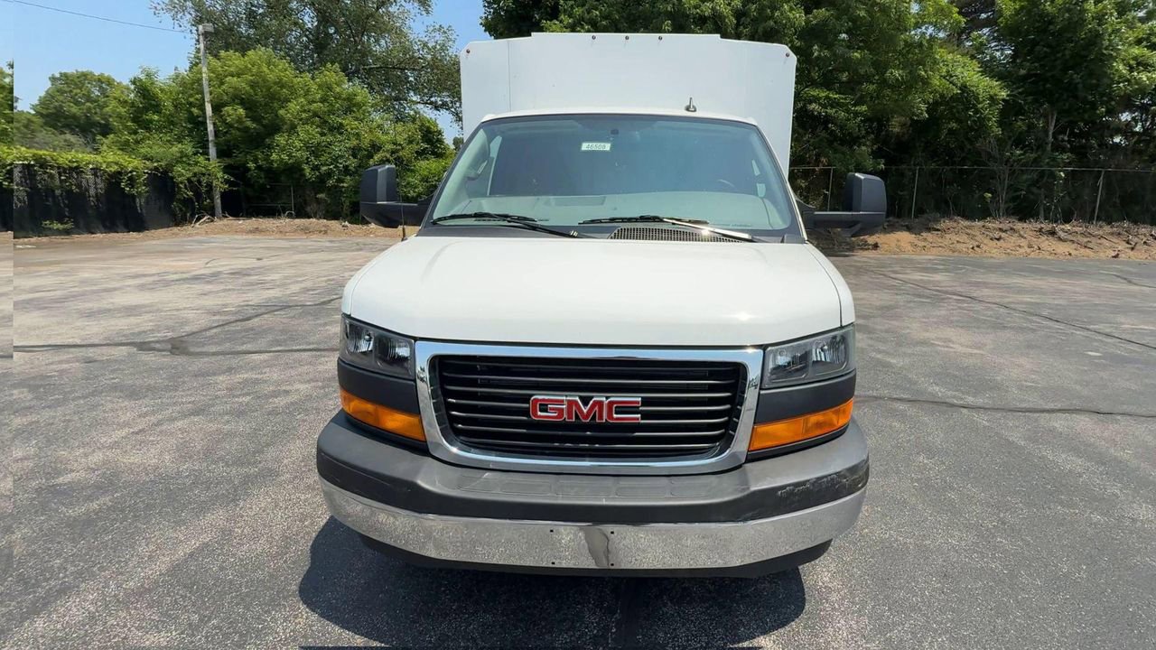2025 Gmc Savana Cutaway 3500 photo 3