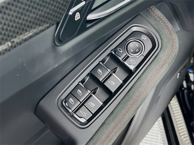 2026 Porsche Macan GTS photo 16