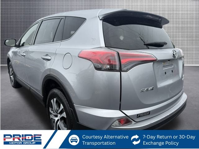2018 Toyota RAV4 LE photo 3