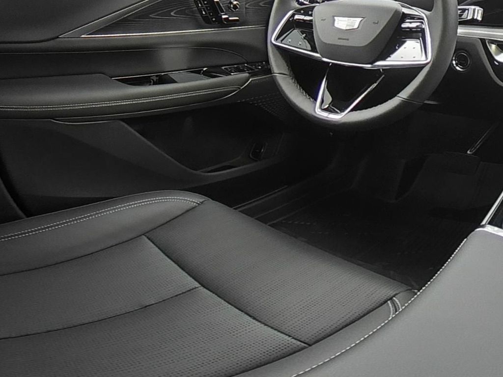 2025 Cadillac Lyriq Luxury photo 11