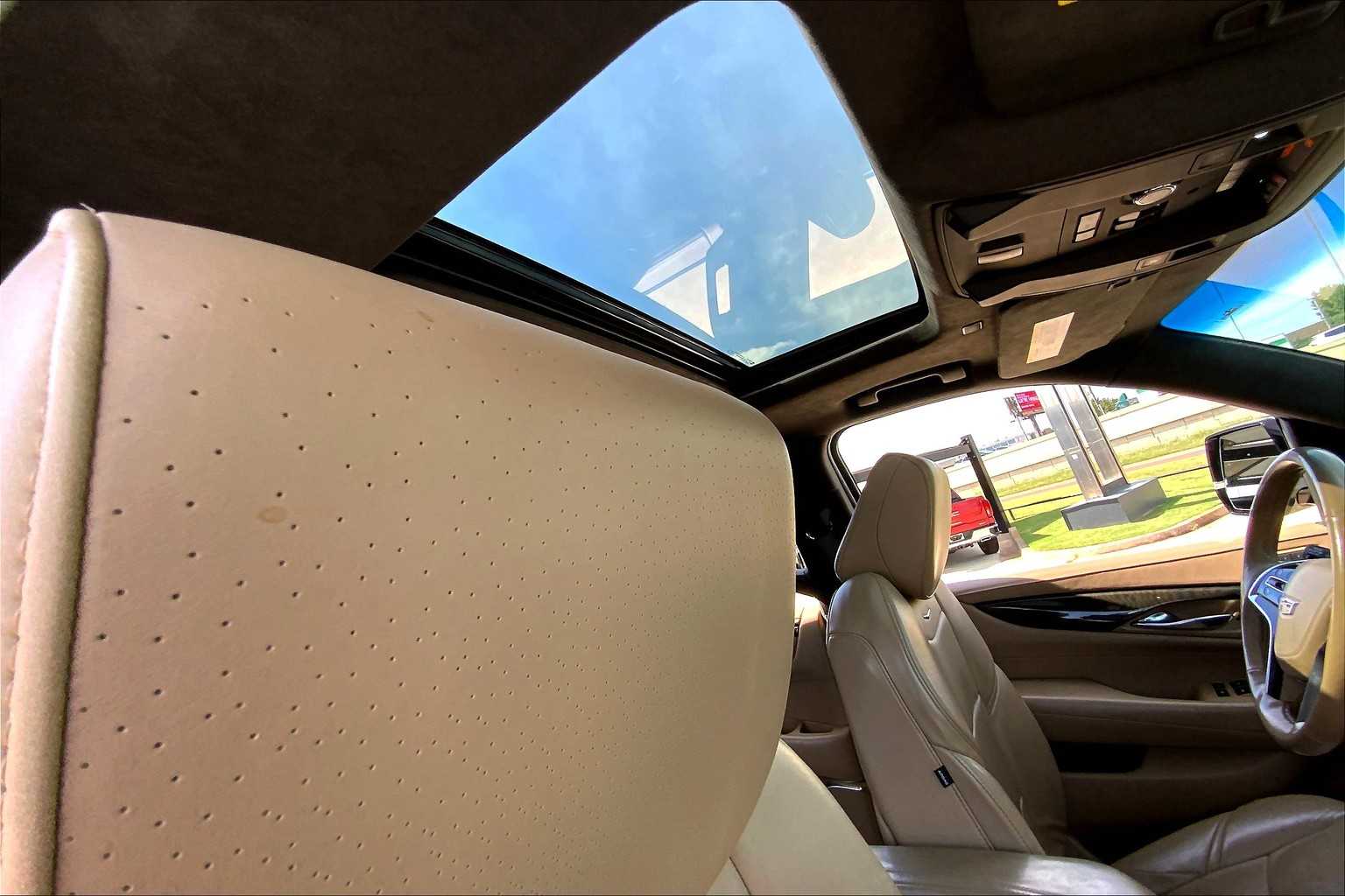 2019 Cadillac Escalade Platinum photo 11