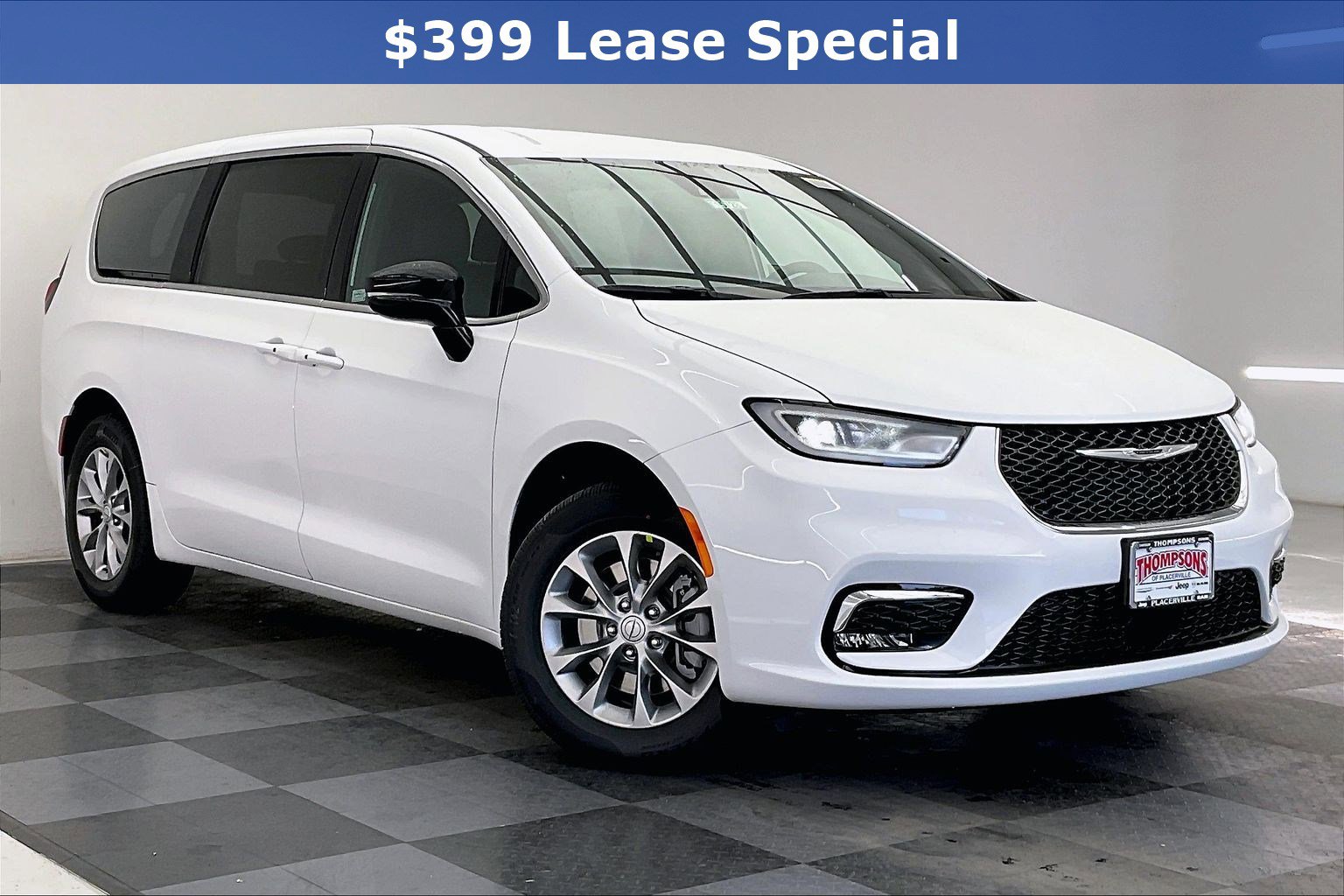 2026 Chrysler Pacifica Select's photo