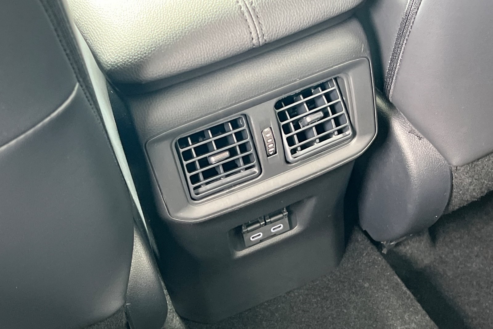 2025 Toyota RAV4 XLE Premium photo 15