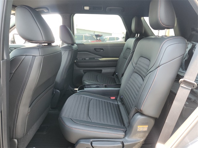 2025 Nissan Pathfinder Rock Creek photo 6