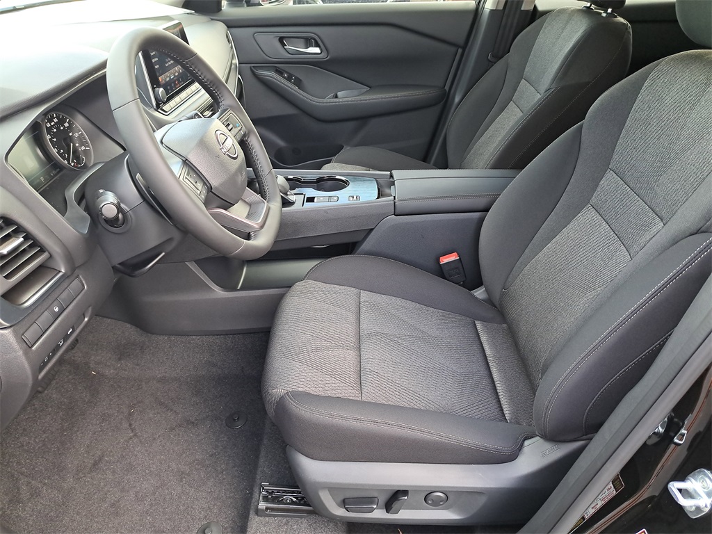 2026 Nissan Rogue SV photo 18