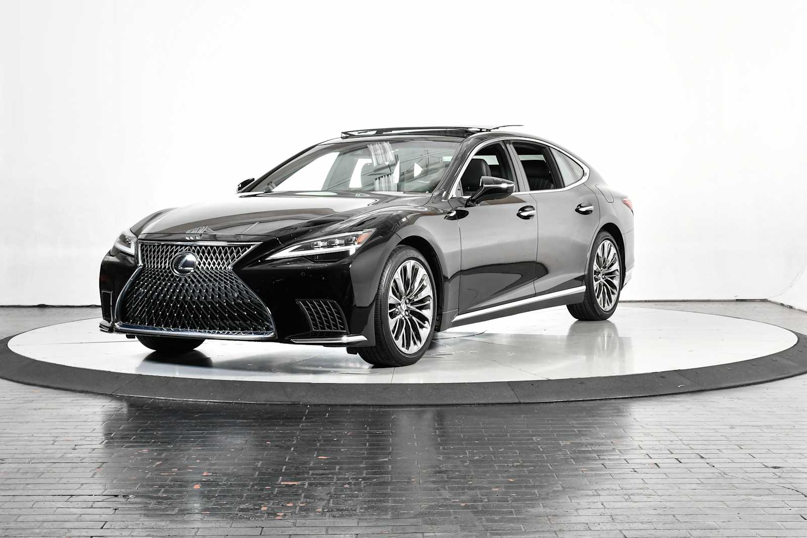 2022 Lexus LS Base's photo