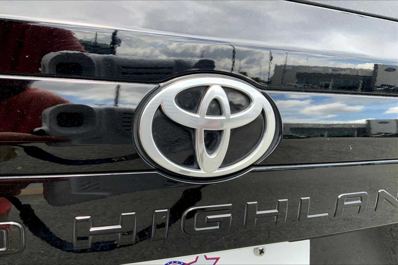 2024 Toyota Highlander Hybrid XLE photo 28