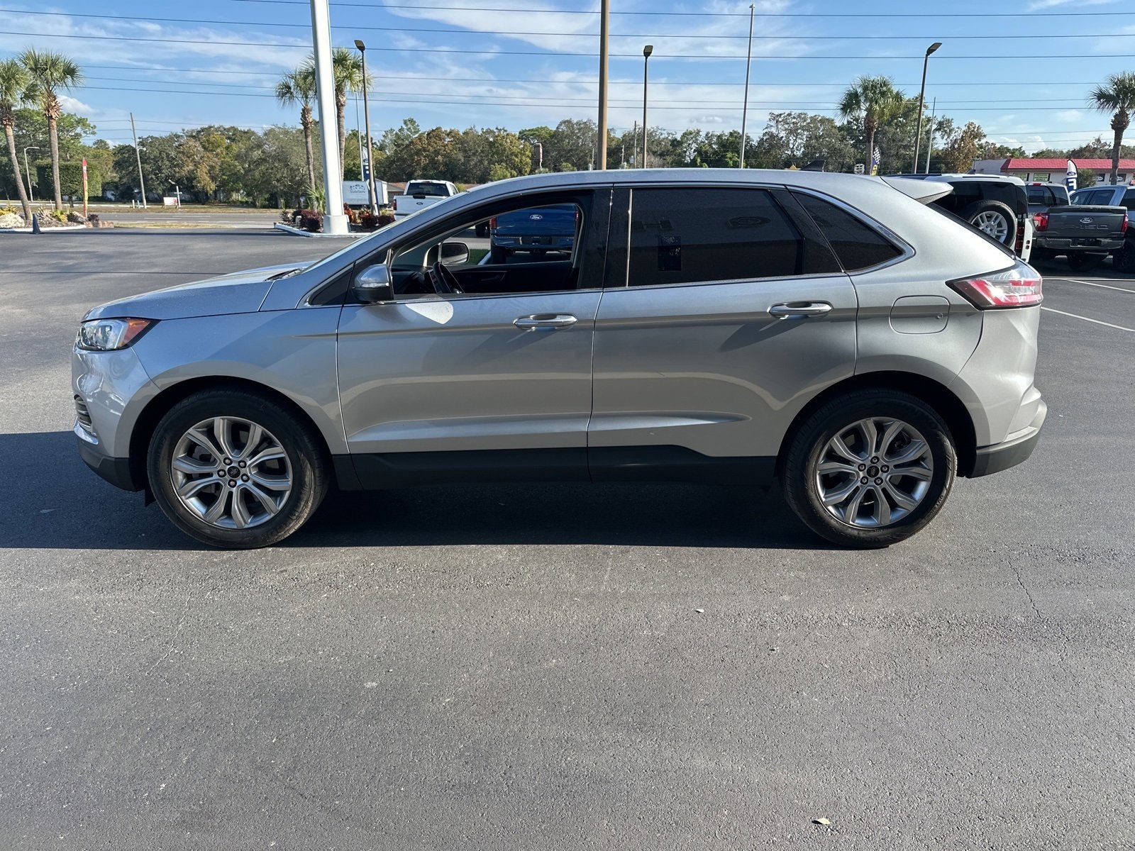 2024 Ford Edge Titanium photo 4