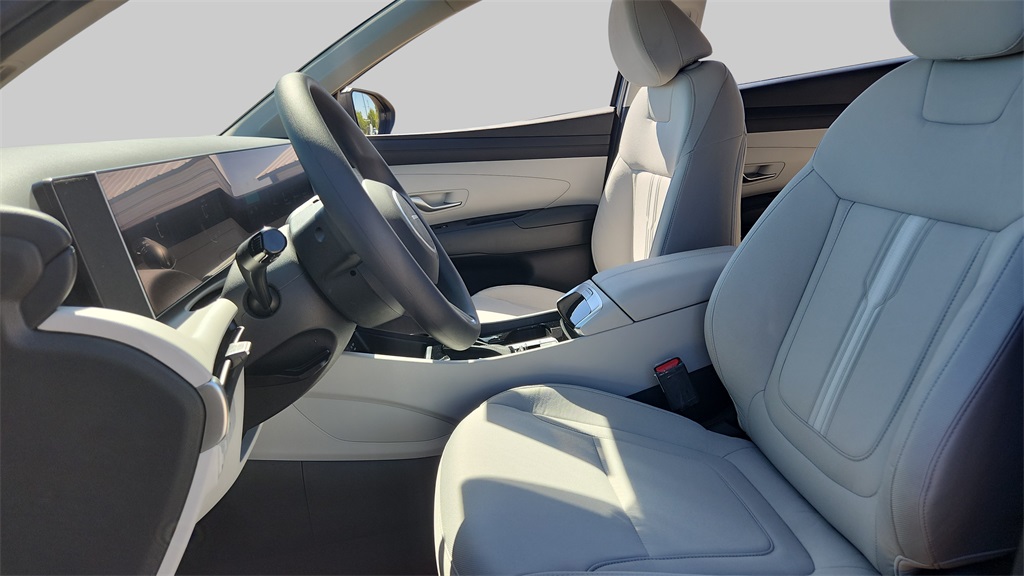 2025 Hyundai Tucson SEL photo 16