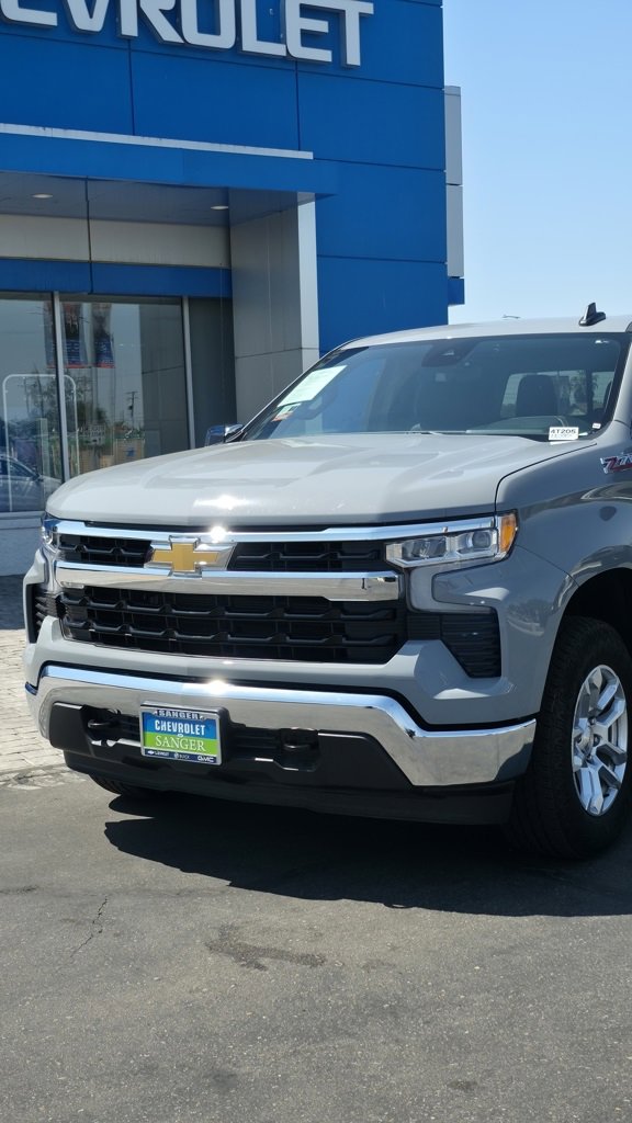 2024 Chevrolet Silverado 1500 LT photo 2