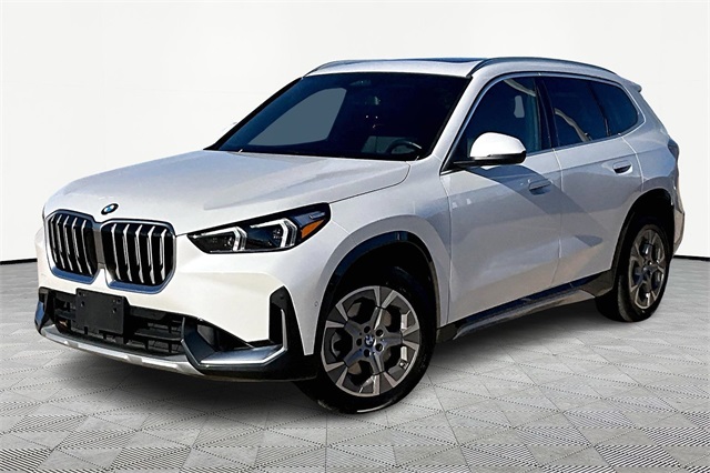 2025 BMW X1 28i's photo