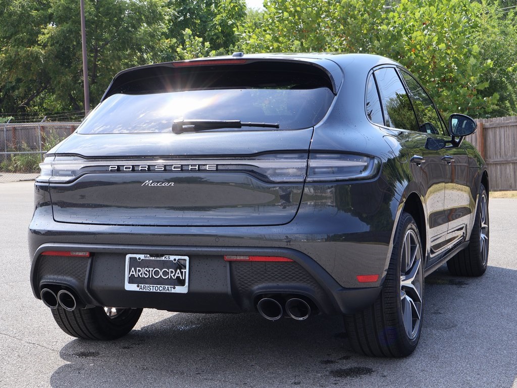 2025 Porsche Macan T photo 7