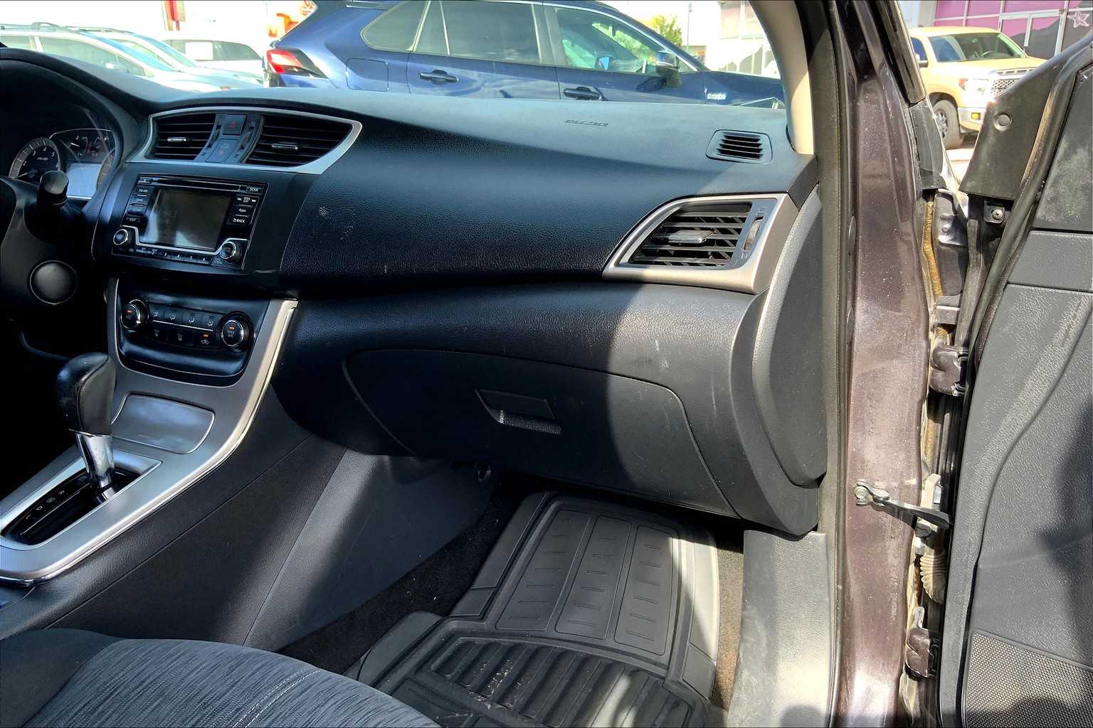 2015 Nissan Sentra SV photo 16