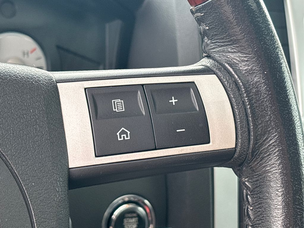 2010 Chrysler 300 C photo 23