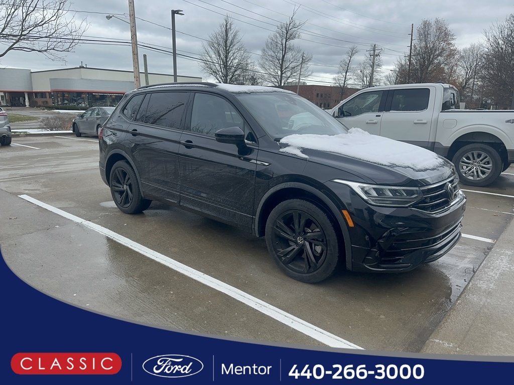 2023 Volkswagen Tiguan SE R-LINE BLACK's photo