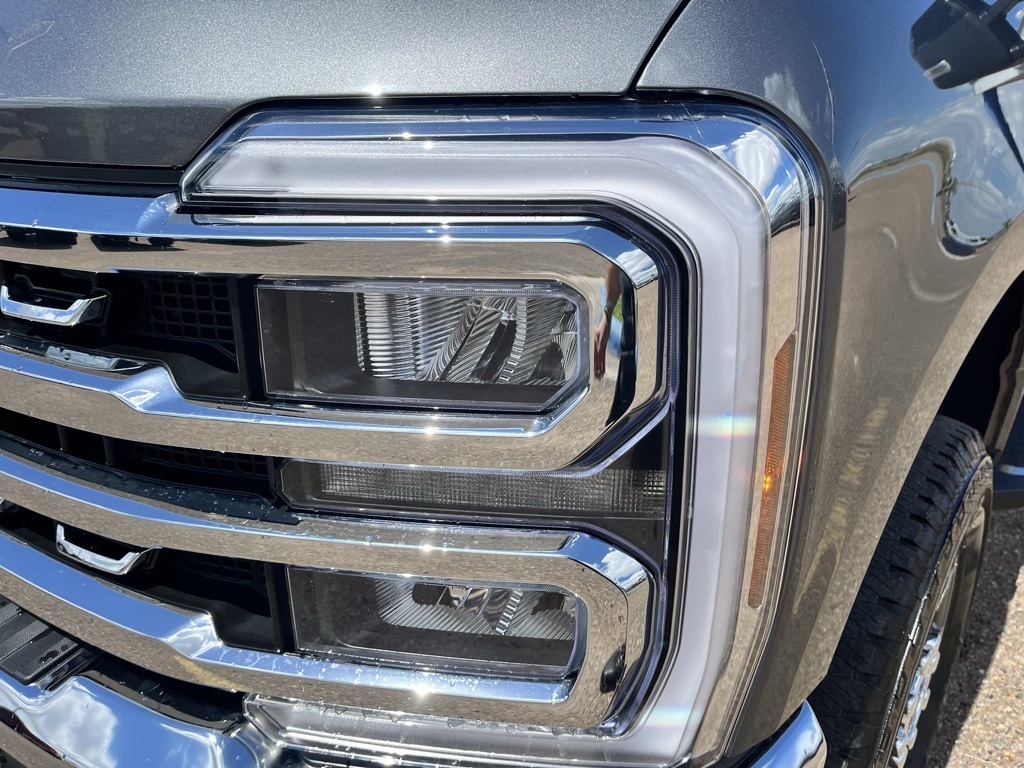 2026 Ford F-350 Lariat photo 8