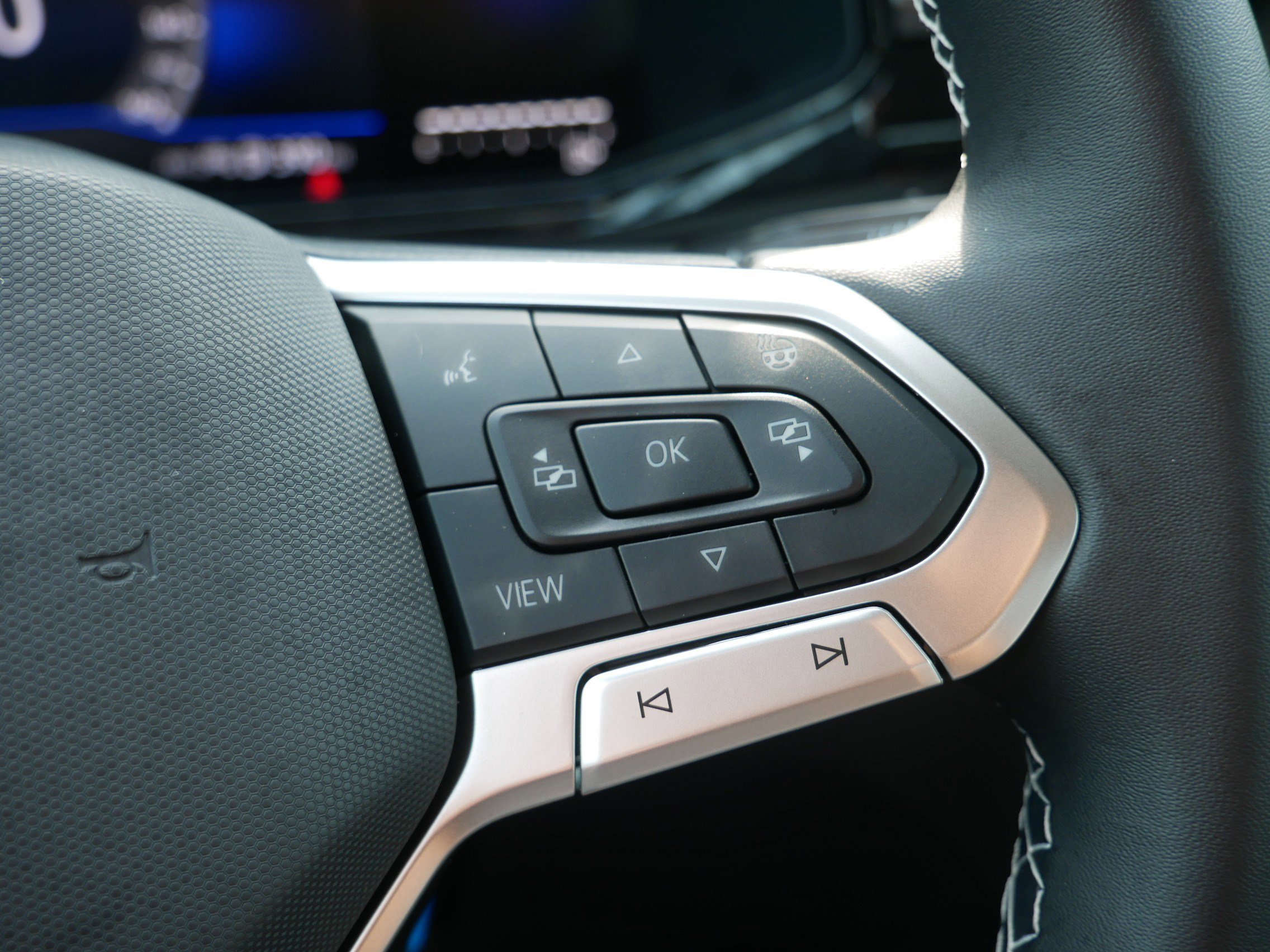 2025 Volkswagen Taos S photo 13