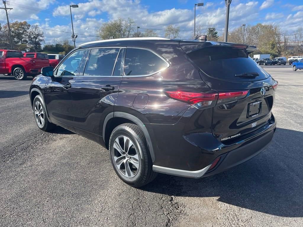 2022 Toyota Highlander XLE photo 4