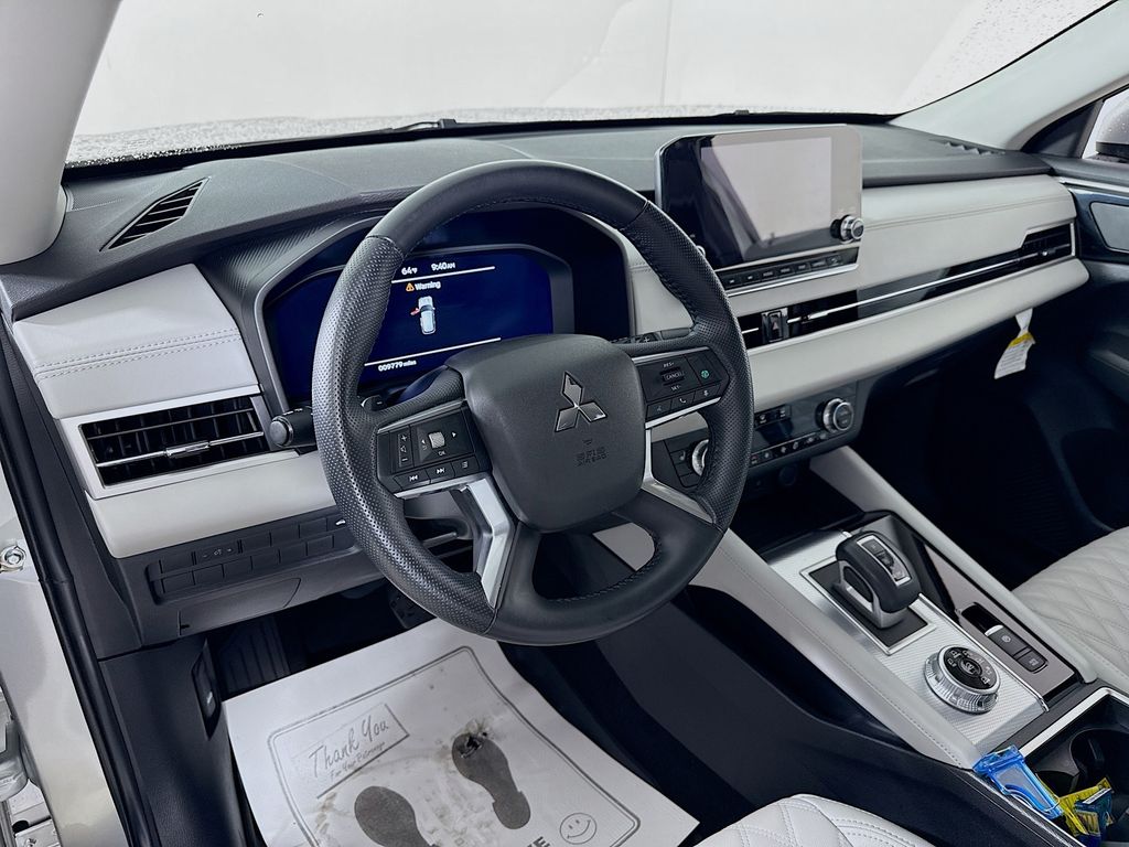 2024 Mitsubishi Outlander SEL photo 10