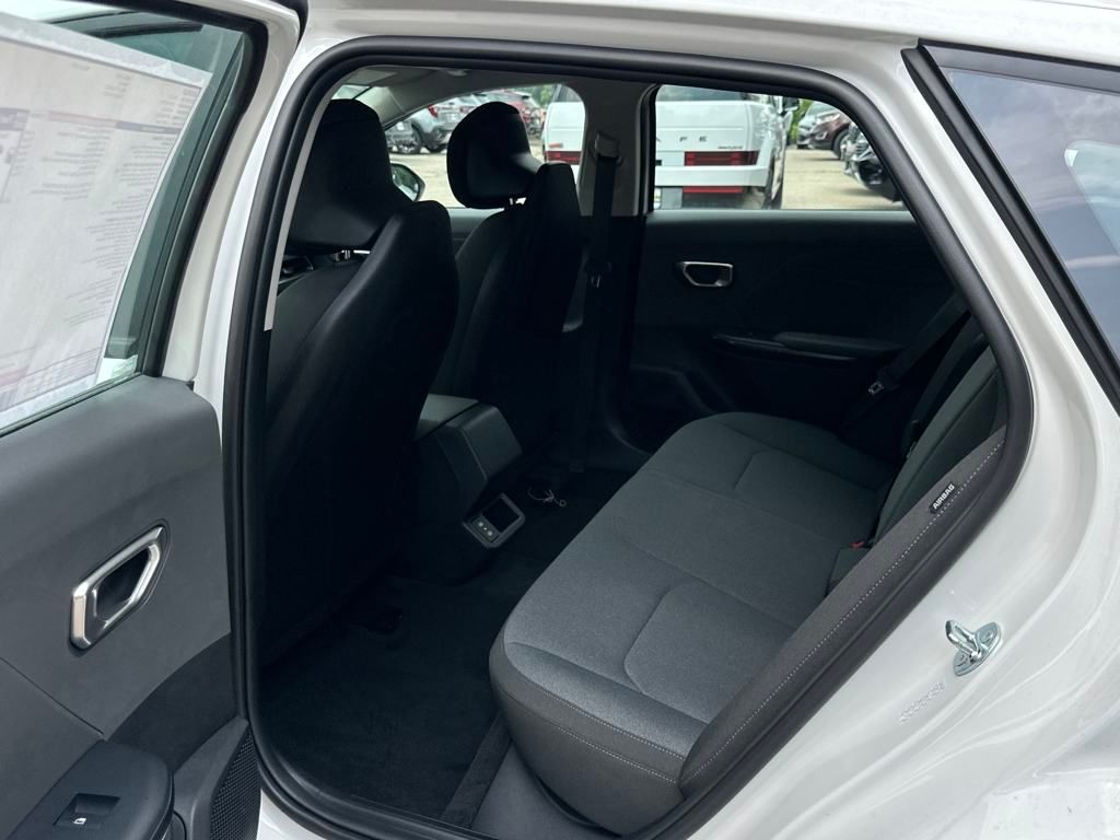2025 Kia K4 LXS photo 12